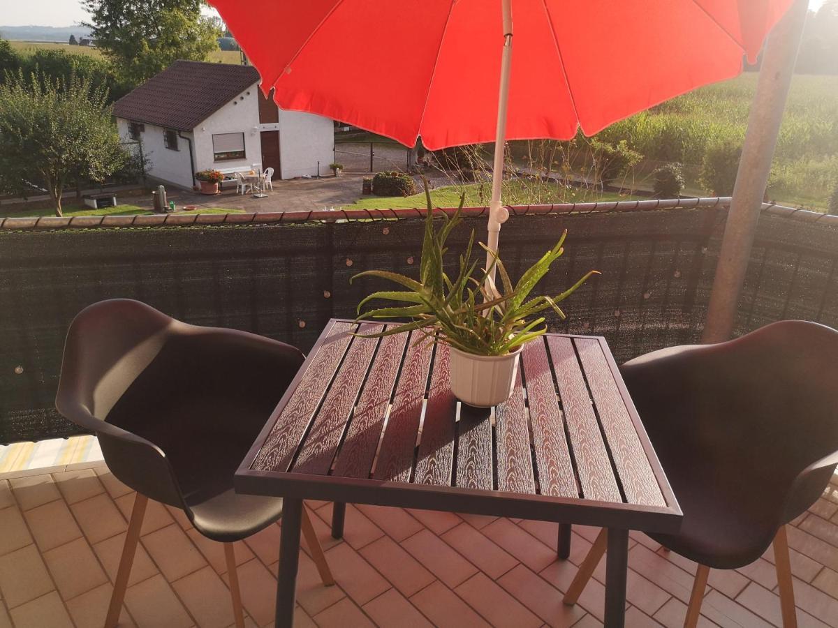 Ferienwohnung Im Gruenen, 10 Km Rv, 30 Km Bodensee, Kueche Bad Balkon Wolpertswende Exterior foto