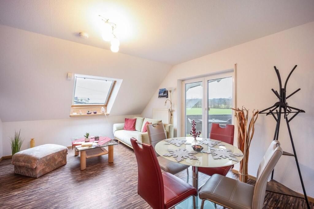 Ferienwohnung Im Gruenen, 10 Km Rv, 30 Km Bodensee, Kueche Bad Balkon Wolpertswende Exterior foto